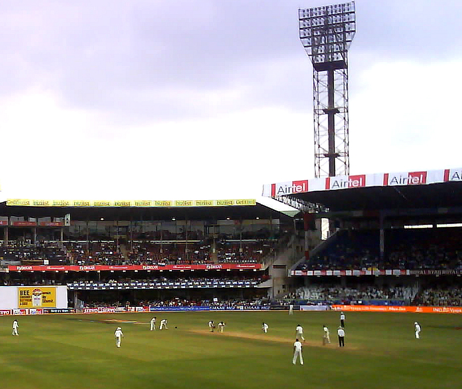 Chinnaswamy Stadium Pitch Report 2026 — Batting or Bowling?