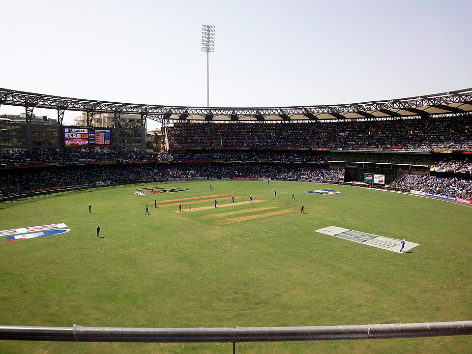 Wankhede Stadium Pitch Report 2026 — Batting or Bowling?